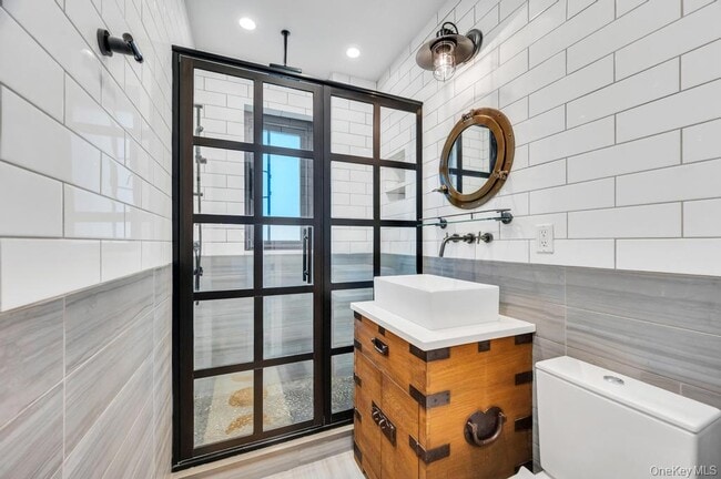 Building Photo - 100 W Broadway