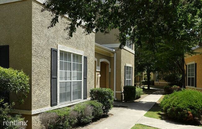 Building Photo - 1506 S Interstate 35