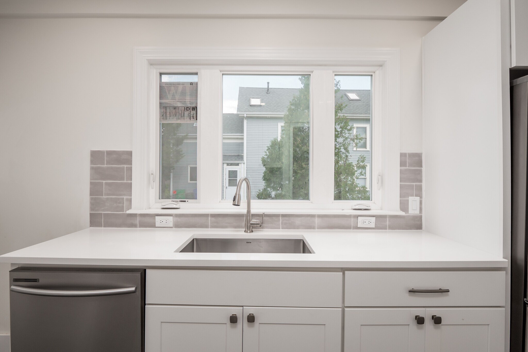 Building Photo - 92 Clinton Place Unit #2