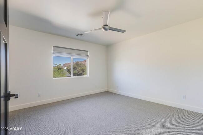 Building Photo - 4427 E Turney Ave