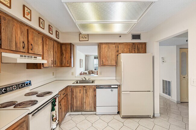 Building Photo - 14623 Bonaire Blvd