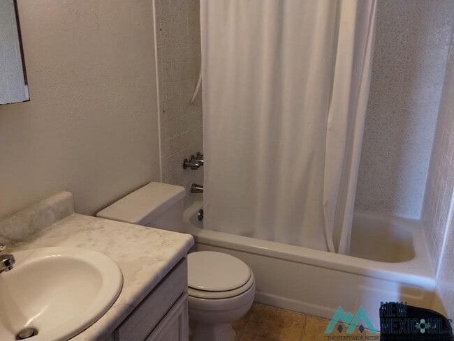 Building Photo - 1012 S Saddler St