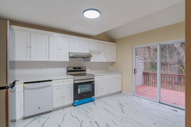 Building Photo - 208 Castlewood Dr