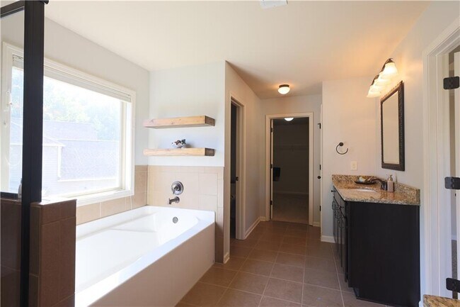 Building Photo - 3125 Pleasant Valley Trail