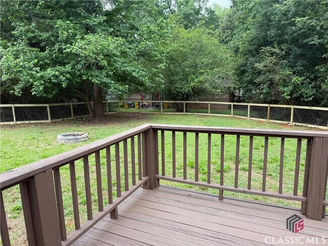 Building Photo - 180 Oak Dr