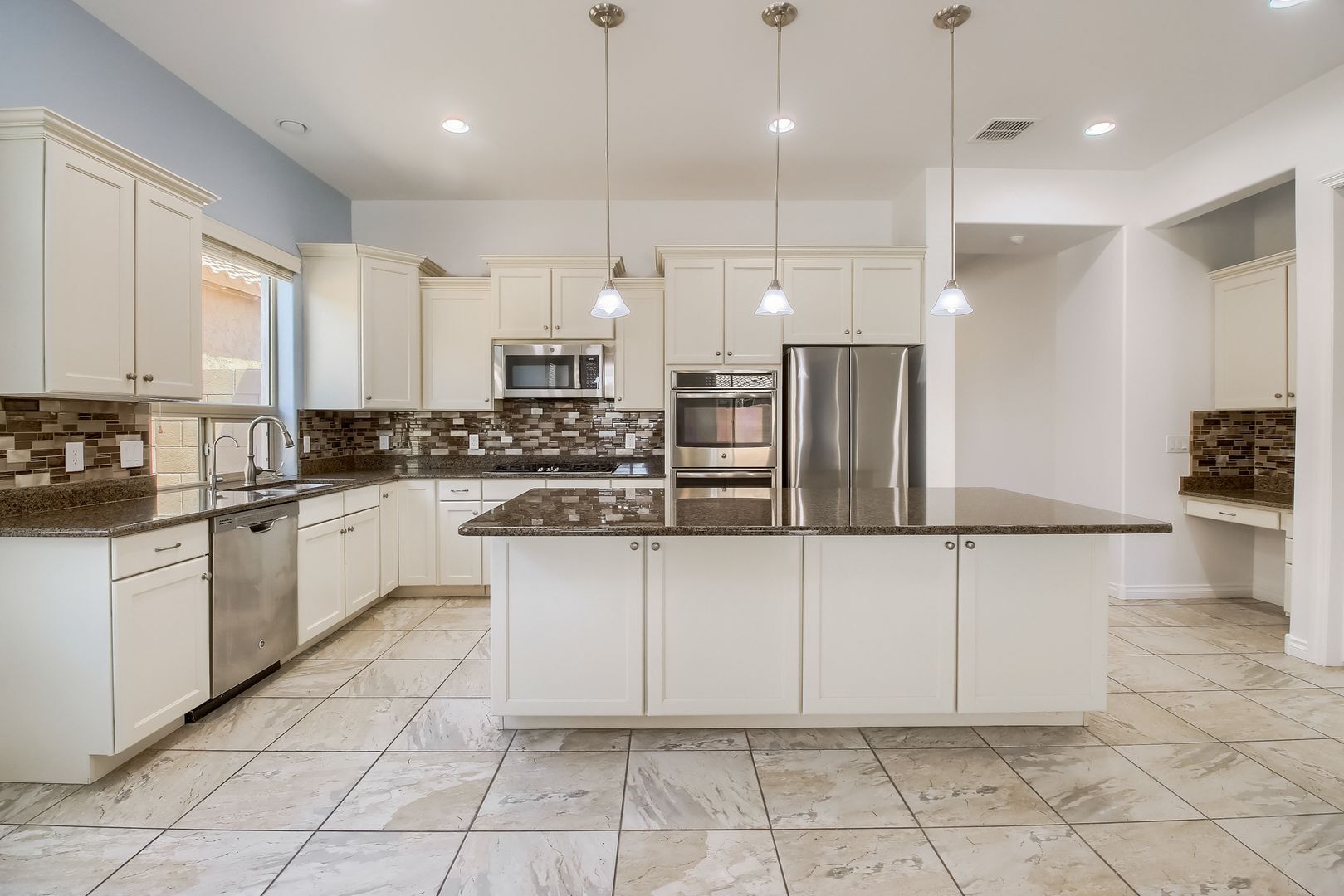 Building Photo - 237 E Lynx Pl