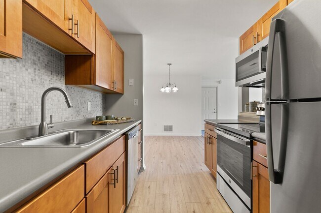 Building Photo - One Bedroom Contemporary Style Apartment on the Second Floor