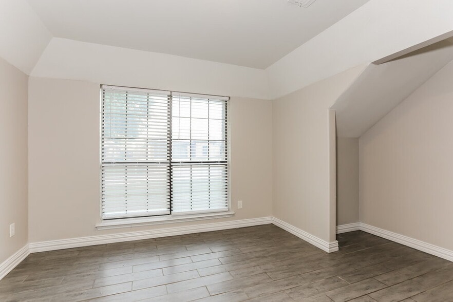 Building Photo - 216 Mesa Wood Dr