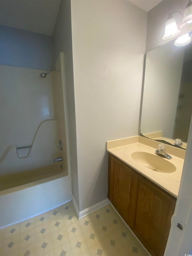 Building Photo - 409 Garden Dr