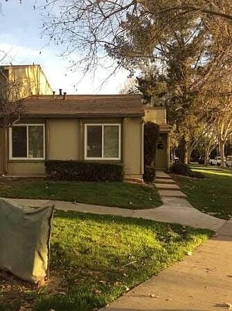 Primary Photo - 1939 Sweetgum Ct