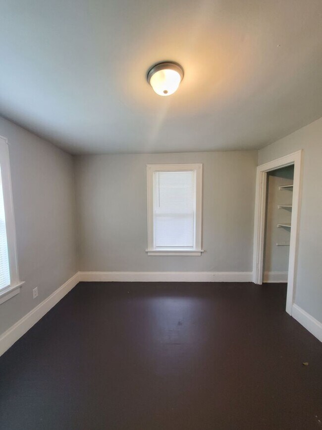 Building Photo - 3 BEDROOM SINGLE FAMILY HOME-SEC8 TENANTS ...
