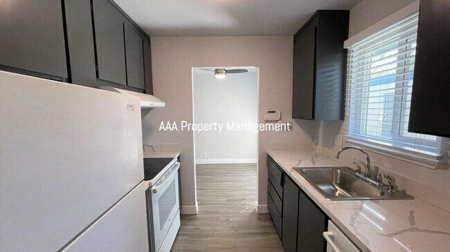 Building Photo - Concord Beautiful remodeled 1 bedroom 1 bath condo! Central location