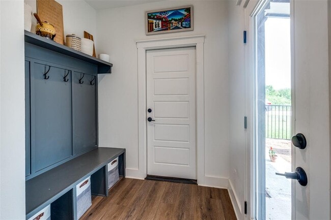 Building Photo - 418 Stagecoach Trail