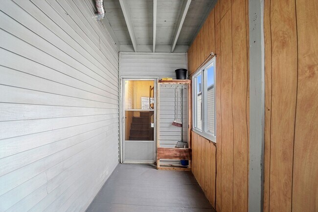 Building Photo - 46 Breed St