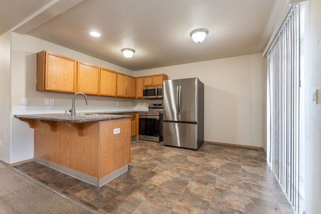 Building Photo - Spacious 4-Bedroom Home in SE Portland