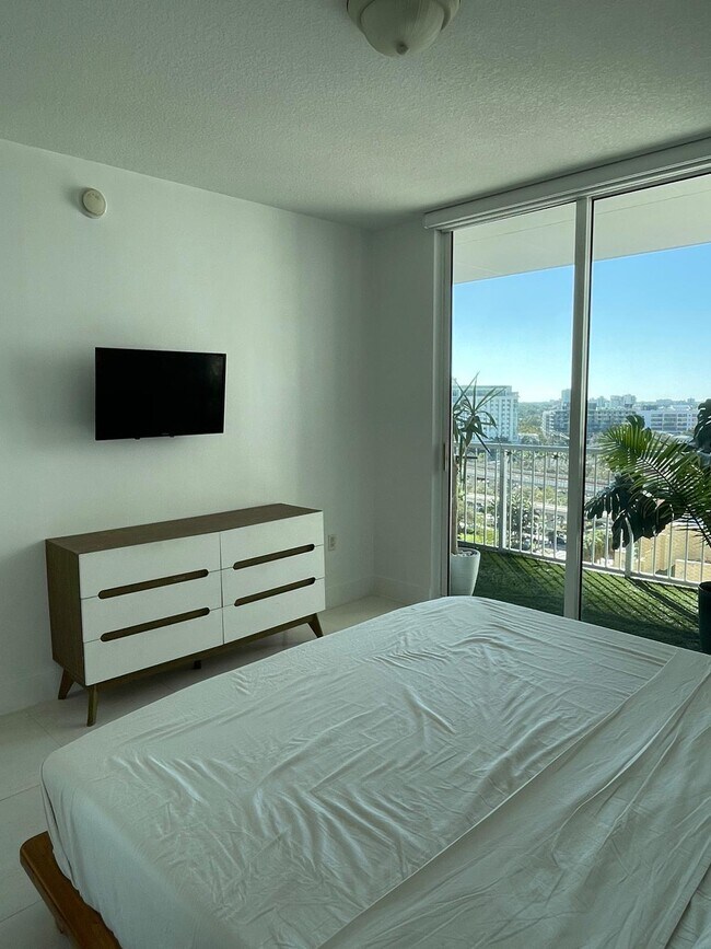 Building Photo - 1250 S Miami Ave