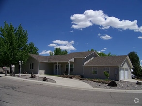Building Photo - 211 Heritage Ln