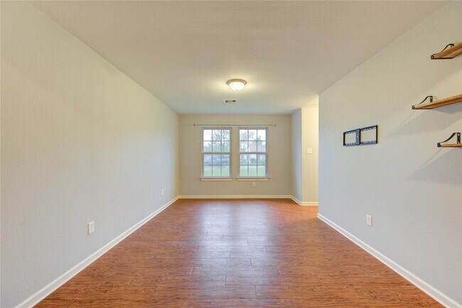 Building Photo - 503 W Linney St
