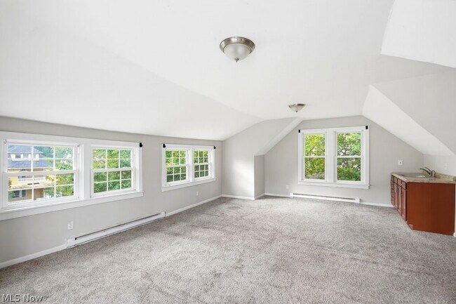Building Photo - 3423 Beechwood Ave