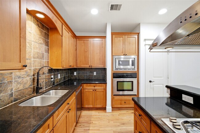 Building Photo - 2323 Sperber Ln