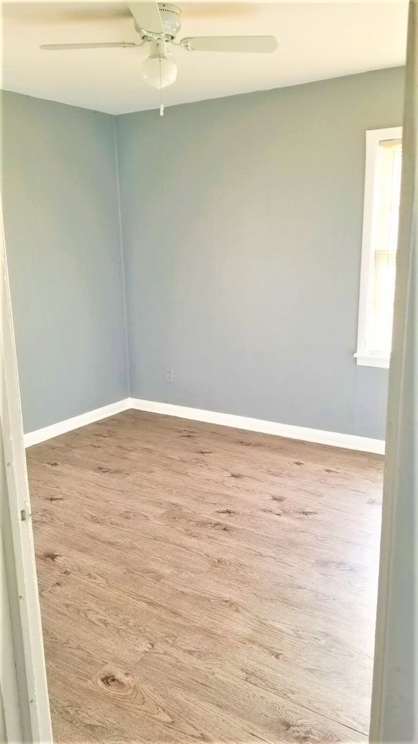 Building Photo - Handyman Special $0 First Month's Rent / “You fix, you SAVE BIG!!” Contact Mayshell for details: ...