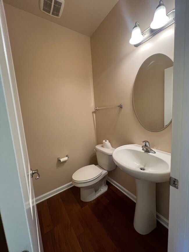 Building Photo - Coming Soon – Available November 1st! Spacious 4-Bedroom Home