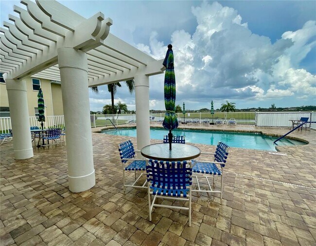 Building Photo - 5800 Sabal Trace Dr