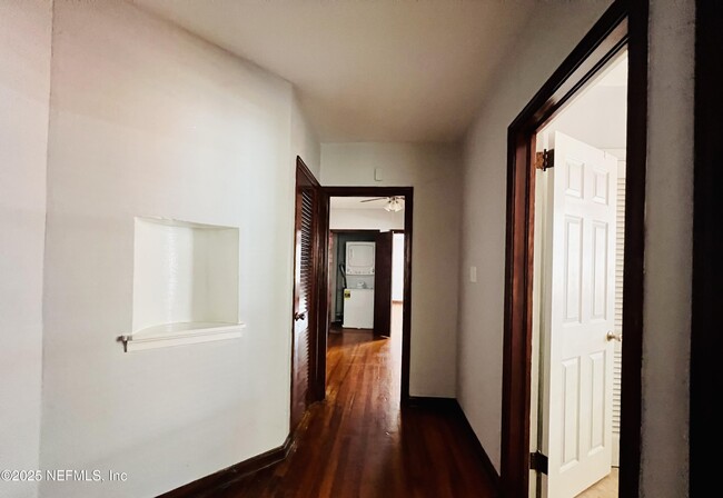 Building Photo - 2569 Myra St