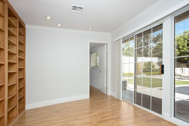 Building Photo - South Huntington Beach Home