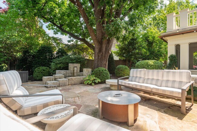 Building Photo - Exceptional Living in the Heart of Arlington, VA