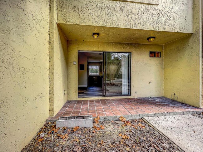 Building Photo - 10288 Turkey Lake Rd