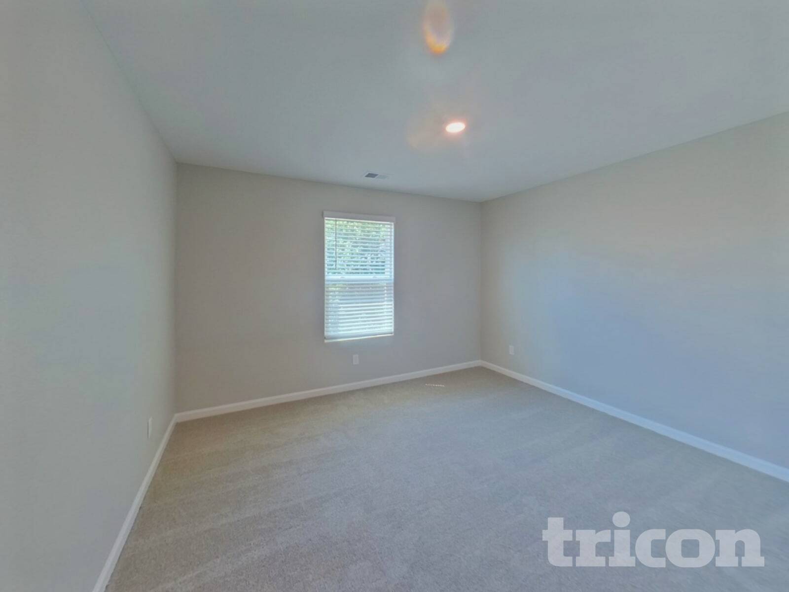 Building Photo - 2124 Southlea Dr