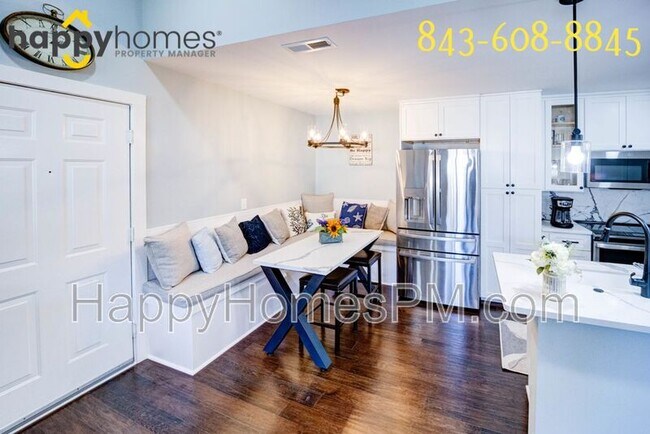 Building Photo - 2011 N Hwy 17