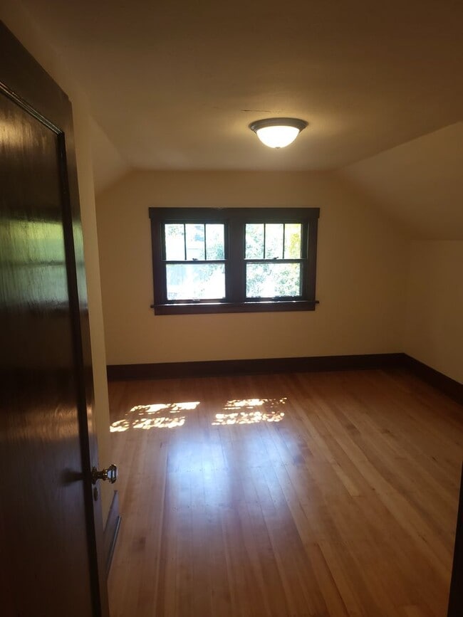 Building Photo - Cozy Home in Historic Bozeman