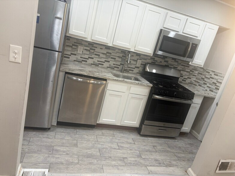 Building Photo - 3611 W Lexington St