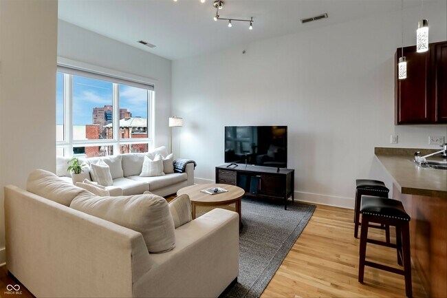 Building Photo - 233 E St Joseph St