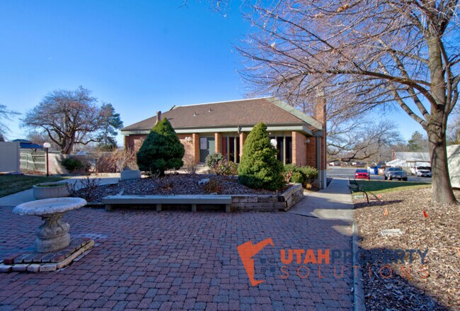 Building Photo - 1180 Foothill Dr
