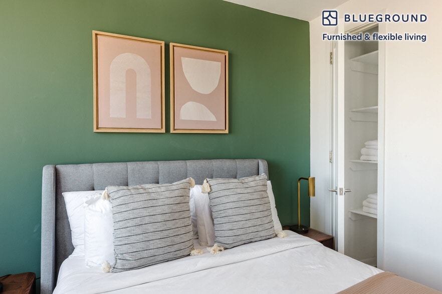 Building Photo - 105 Duane St