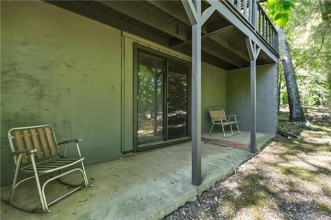 Building Photo - 114 Cherokee Dr S