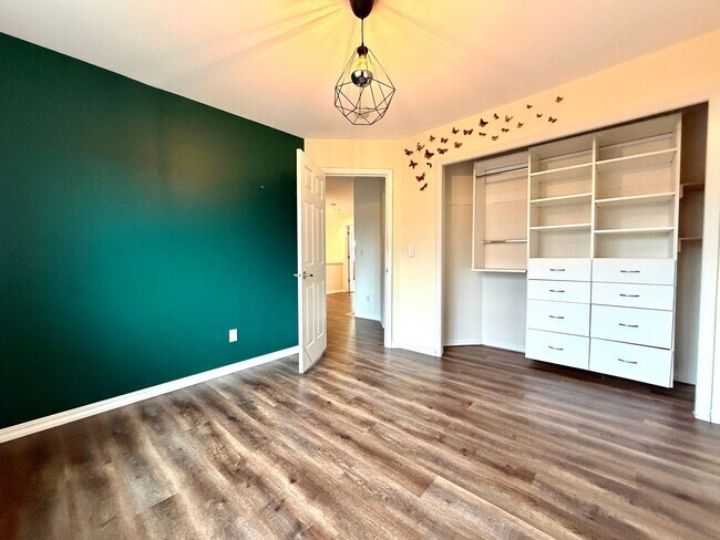 Building Photo - Beautiful Home in the Sought After Arbor Crossing Subdivision~ Soaring Windows with Great Natural...