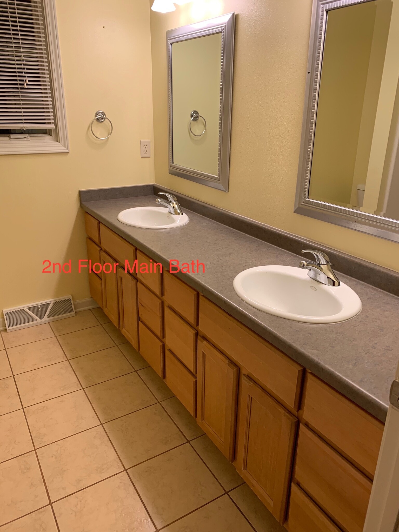 Building Photo - 112 Cook St