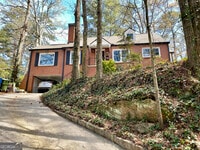 Building Photo - 487 Lakeshore Dr NE