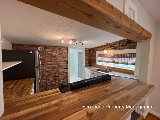 Building Photo - Cozy 2 Bed 1 Bath Bungalow in Denver's Globeville Neighborhood