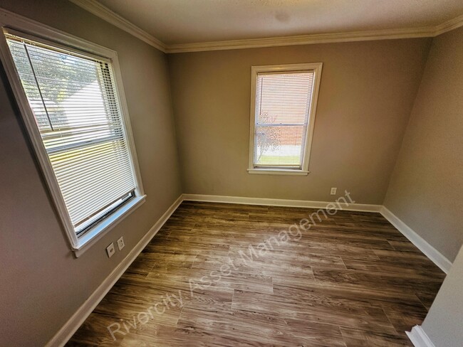 Building Photo - 1009 McEvers Rd