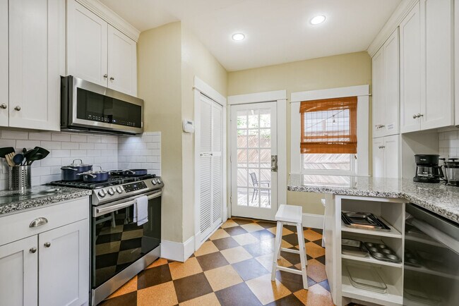 Building Photo - 1305 Beverly St
