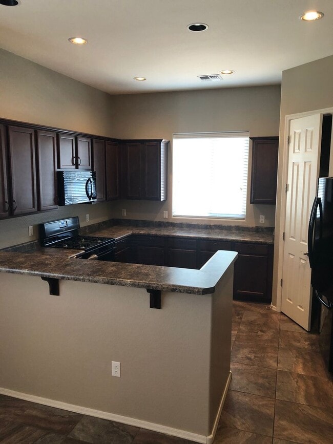 Building Photo - Corner Lot Charmer- Granville Amenities Included!