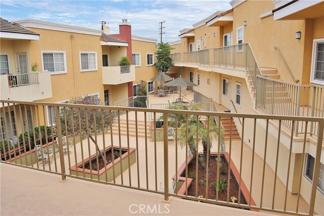 Building Photo - 1215 E San Antonio Dr