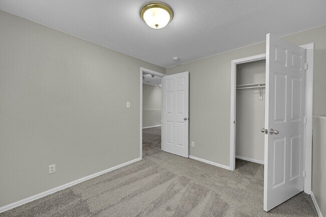 Building Photo - $2,445, 4 bed, 2.5 bath, located in Englewood