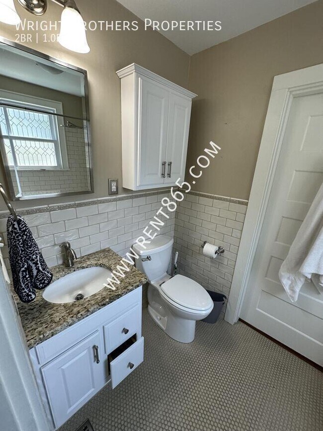 Building Photo - 2525 Bernhurst Dr