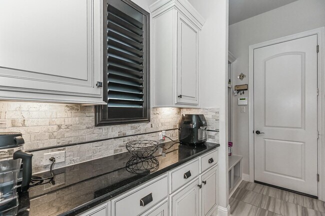 Building Photo - 6110 Meadow Bluff Ct